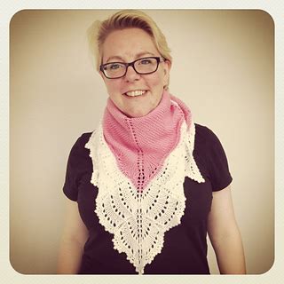 Ravelry Kreativaemma S Holden Shawlette