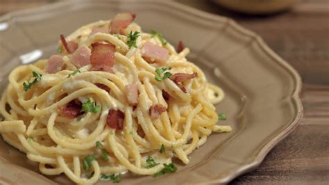 Spaghetti Carbonara With Bacon Recipe