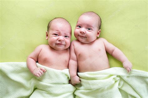 Funny Twins Brothers Babies Lying On Green — Stock Photo © Oksun70