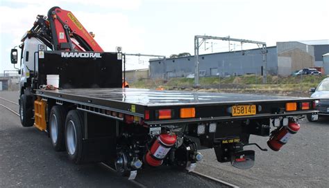 Flatbed Crane Truck