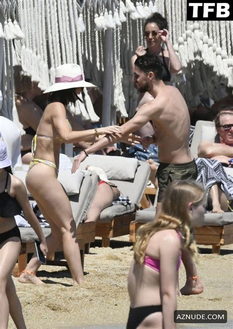 Catherine Harding Sexy Seen Showcasing Her Hot Bikini Body At The Beach With Jorginho In Greece