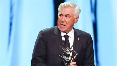 Carlo Ancelotti El Ganador Del Trofeo Al Mejor Entrenador De Uefa