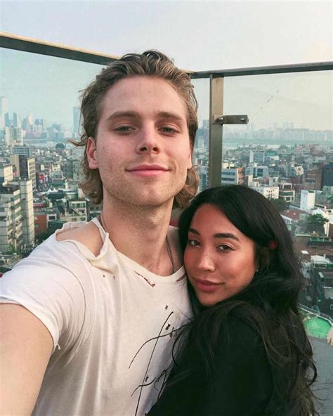 5 Sos Luke Hemmings Confirms He S Married To Sierra Deaton