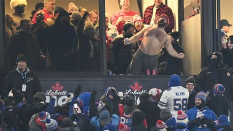 Taylor Swift And Shirtless Jason Kelce Put On A Show At The Chiefs Bills Game Blog