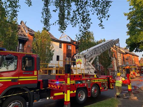 80 Firefighters Tackle Blaze At Block Of Flats In Basingstoke Itv