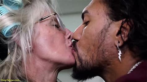 Vídeos abuela anal XVIDEOS