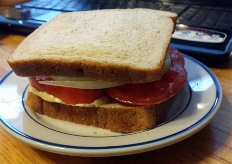 Taisen's tomato, onion and cucumber sandwich Recipe by taisen76 - Cookpad