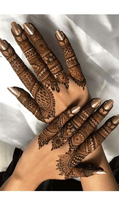 Most Beautiful Stylish Dubai Front Hand Mehndi Designs Collections