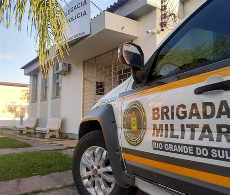 Armado E Sinais De Embriaguez Homem Preso Pela Brigada Militar