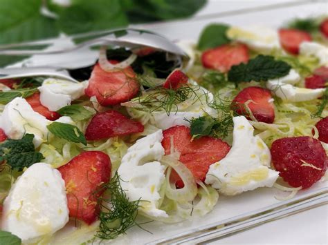 Erdbeer Fenchel Salat Mit Mozzarella Ein Nudelsieb Bloggt