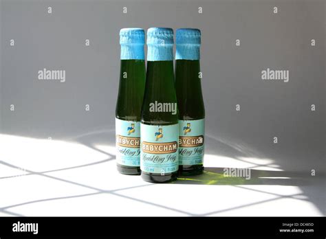 Babycham drink hi-res stock photography and images - Alamy