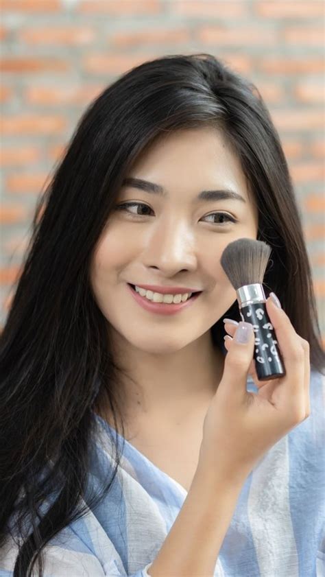 Beauty Hacks Cara Bersihkan Kuas Makeup Sesuai Dengan Kebiasaanmu