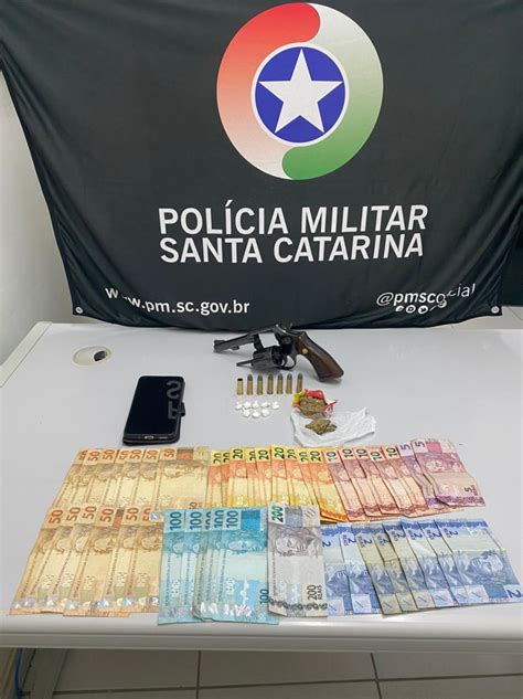 Dois são presos por tráfico de drogas e posse irregular de arma de fogo