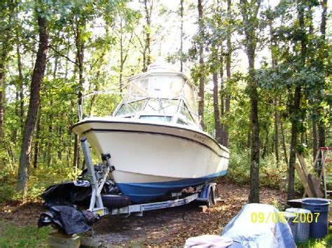 1st Image For 1985 Grady White Cuddy Cabin Boat