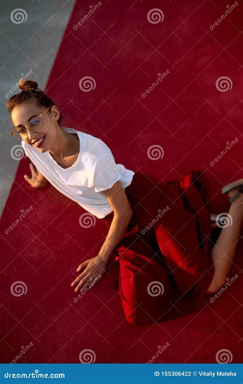 Bright Summer Lifestyle Portrait Of Young Pretty Woman In Eyewear Red