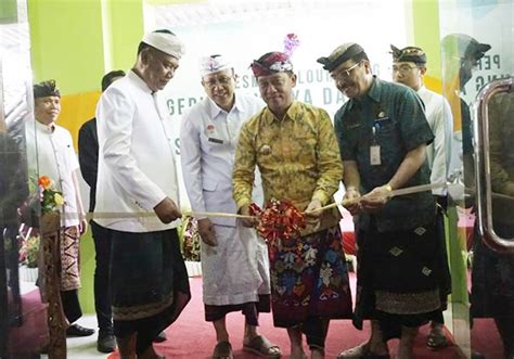 Resmikan Gedung Asoka Dan Ayodia RSU Klungkung Bupati Suwirta Petugas