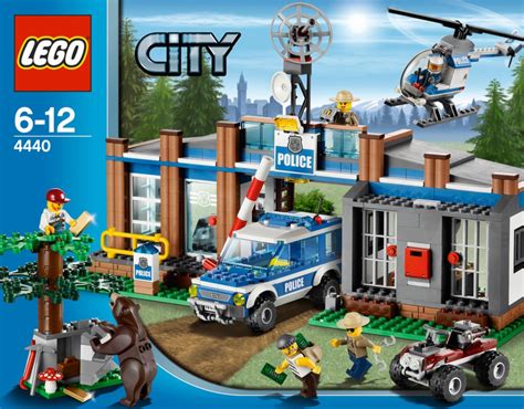 LEGO City Forest Police Station (4440) Images at Mighty Ape Australia