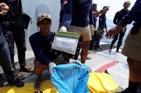 Bersihkan Blackbox Knkt Dibantu Amerika Serikat Dan Singapura Jawa Pos