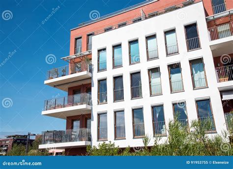 Facciata Di Un Edificio In Condominio Moderno Immagine Stock Immagine