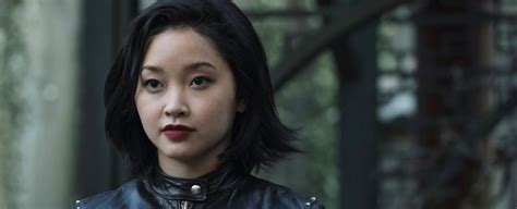 „boo Bitch“ Lana Condor Erwacht In Neuer Netflix Comedy Als Geist