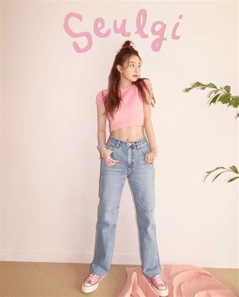 KSG Updates on Twitter 210511 AMUSE Website Update Crop 슬기 SEULGI