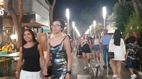 NIGHTLIFE IN RICCIONE, ITALY 🇮🇹 | WALKING TOUR - YouTube