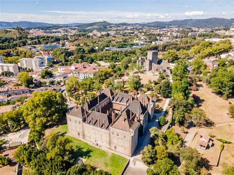 Vista aérea del palacio de los duques de Braganza y Castillo en