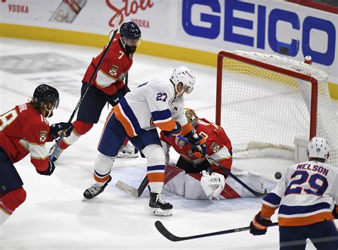 Lomberg scores in 3rd to help Panthers beat Islanders 3-2