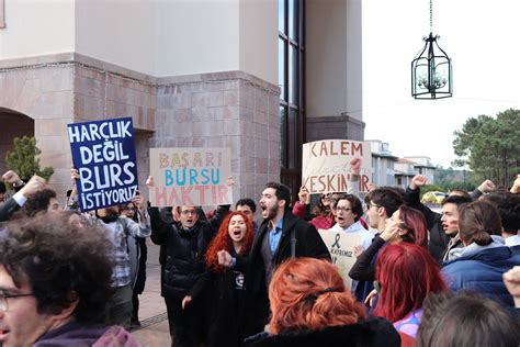 Koç Üniversitesinde sular durulmuyor Öğrencilerden burslar için