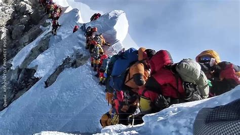 Wegen Stau Am Gipfel Zahl Der Toten Am Mount Everest Kabel Eins