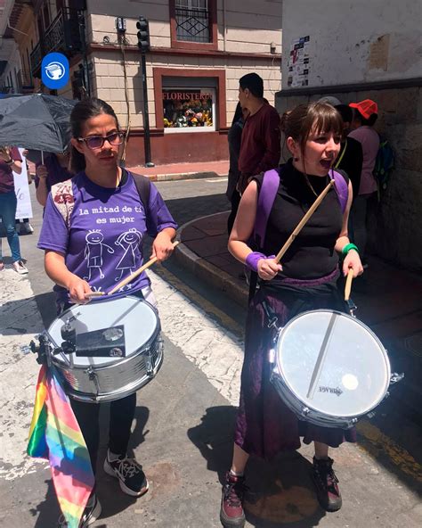 Diario El Mercurio On Twitter 8m Con Cánticos Carteles Y Matizadas De Violeta Mujeres