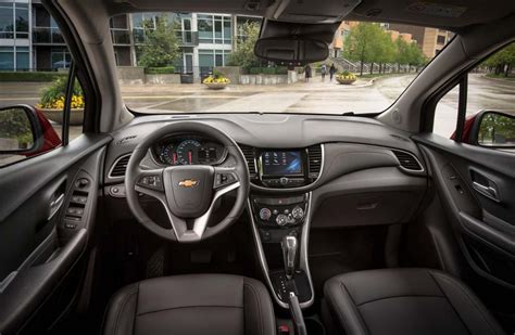 Chevrolet-Tracker-LTZ-2017-GM-Brazil-interior - Mega Autos