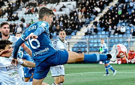 Serie B Como Lecco Torna Il Derby Dopo Anni Segui La Partita