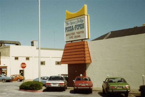 This Bay Area Pizza Chain Rose To Fame In The 1970s Then One By One