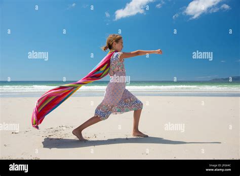 Jeune Fille Bikini Maigre Banque De Photographies Et Dimages Haute