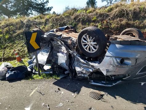 Batida Entre Dois Carros Deixa Quatro Pessoas Feridas Na BR 277 Em