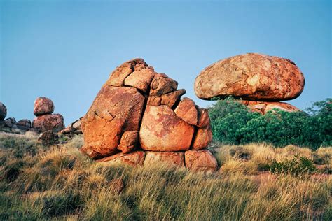 Pippin Drysdale "Maps" the Australian Outback on her Ceramics - Suzanne Lovell Inc.