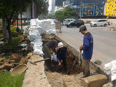 Sudin SDA Jakut Buat Saluran Air Di Jl Lodan Raya AtmaGo