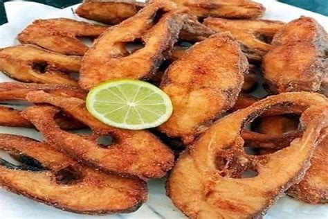 Peixe frito fica super sequinho e muito saboroso ideal para seu almoço