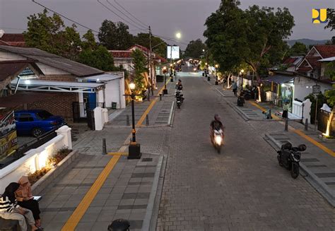 Menteri Basuki Tinjau Penataan Kawasan Kota Lama Banyumas Jateng