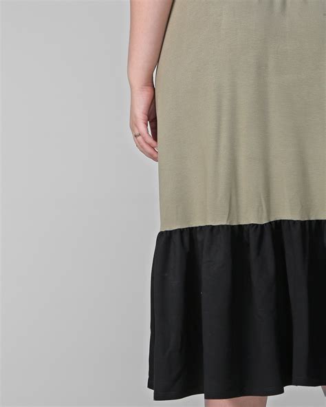 Riachuelo Vestido Midi Plus Size Feminino Evasê Uma Maria Preto