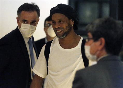 Ronaldinho released from prison in Paraguay - Yahoo Sports