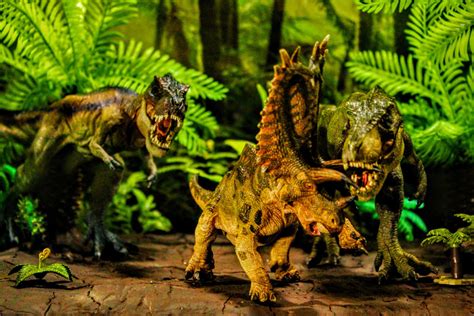 Tyrannosaurus hunting Pentaceratops by zoome3 on DeviantArt