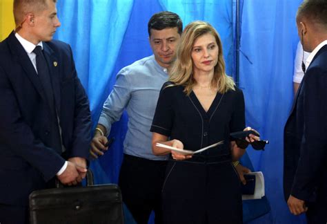 Photo Volodymyr Zelensky et sa femme Olena votant à Viev le 21