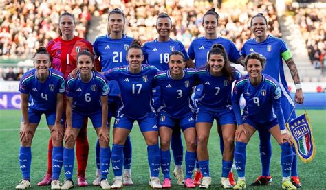 Nazionale Femminile 33 Azzurre Convocate L Football