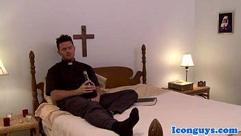 Tíos pecadores chupando pollas en trío prohibido XVIDEOS