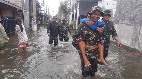 TNI AD Kerahkan Pasukan Bantu Wilayah Di Indonesia Yang Terendam Banjir