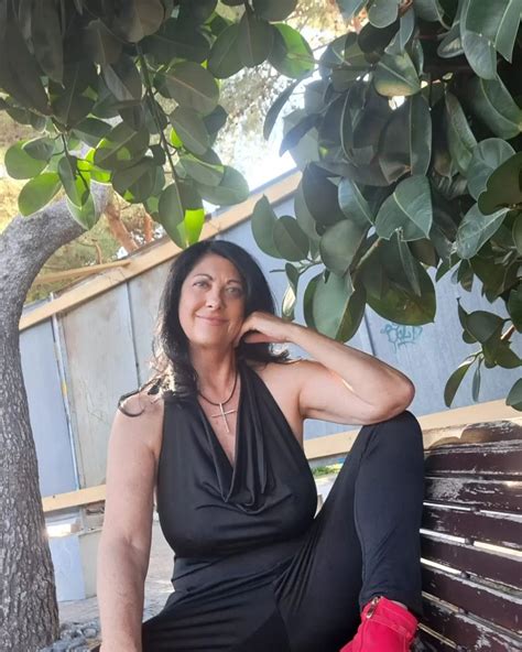 Linda Lorenzi official