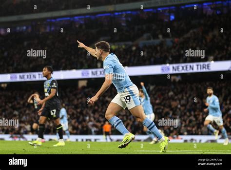 Julián Álvarez of Manchester City celebrates his goal to make it 2 0