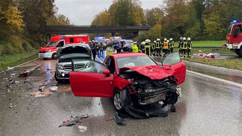 B253 236 Sieben Menschen Bei Unfall Schwer Verletzt